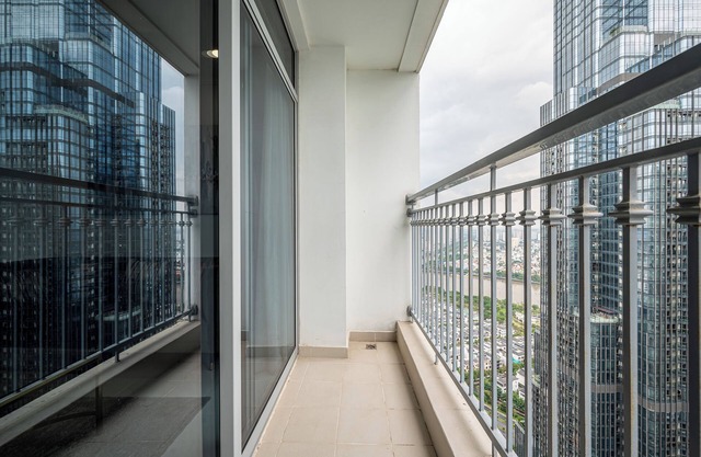 Vinhomes Central Park by Urban Home