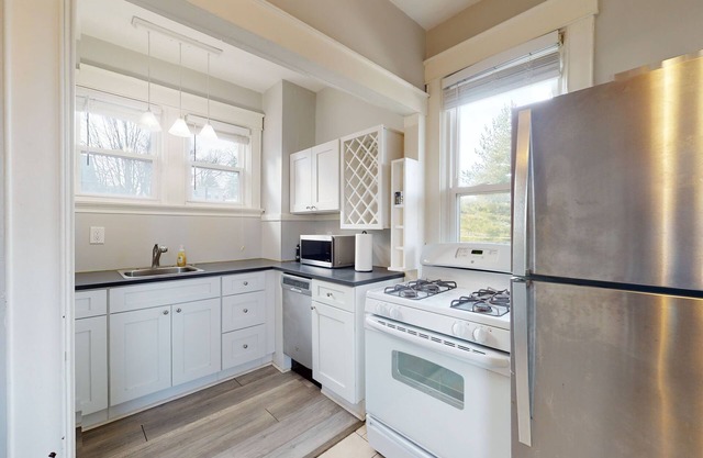 Vista View Villa Suites – Whole Home Rental! 2 Private Condos 10 Min to Downtown