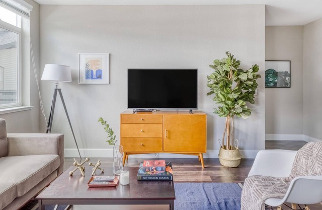 Pleasanton 3BR with Amenities