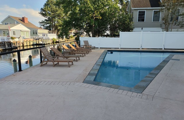 W. Fenwick Beach Retreat-Saltwater Pool and Canal Front! Minutes to Fenwick & OC