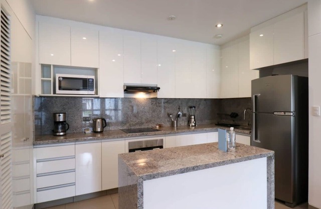 w Upscale 1BR on Barranco s Boardwalk
