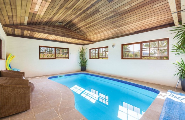 10 acres, magníficas vistas, piscina cubierta climatizada