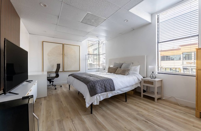 Walk distance to convention center and Caltech center Pasadena private parking