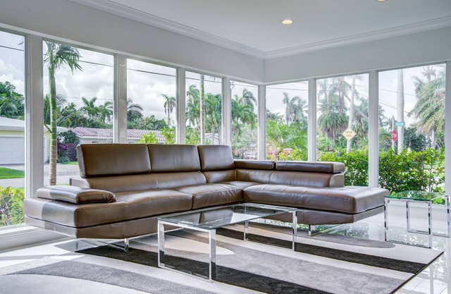 ¡CAMINATA A LA PLAYA! 3BR Ultra Modern Home!