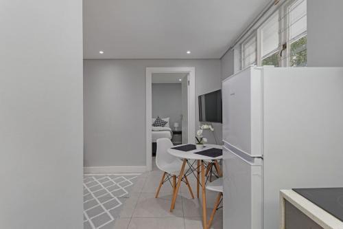 Walk to Beach, Fast WiFi, Discounted, Nightlife