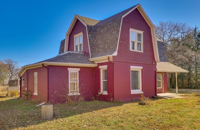 Cozy Bladen Countryside Hideaway w/ Fire Pit!