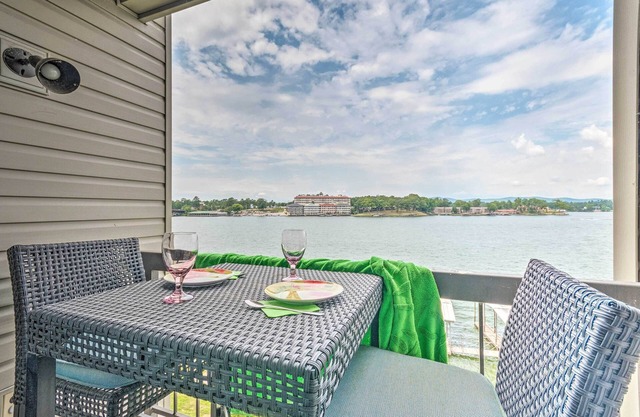 Walk to Lake Hamilton: 'to-do' Home w/ Pool Access