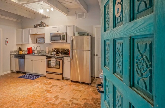 La Casa in the Vines - 2BR 2BA - ¡Camina al casco antiguo!