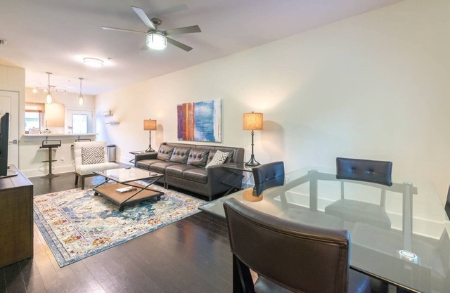 Walk To Park Ave, Heated Pool, Hot Tub, Grill Station, Modern and Comfortable!!!