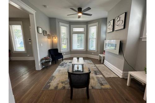 Walk to the Lake! Grill, Fireplace, Sleeps 12