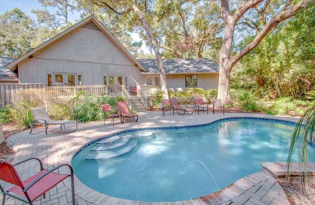 SEA PINES 4 BED + LOFT - Private pool, walk to the beach - monthly discounts!