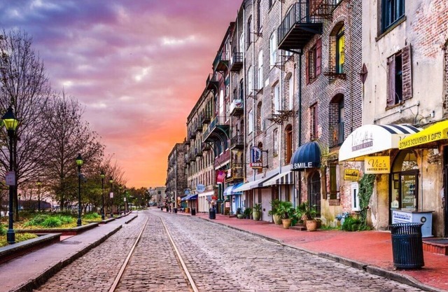 Walkable 2BR Home I Forsyth Park & Historic District Steps Away