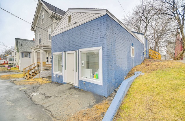 Walkable, Low-Key Waterville Studio w/ Parking!