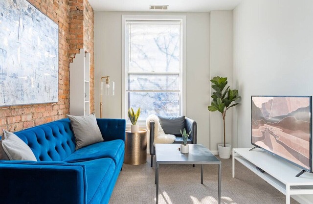 Walker's Paradise 1-Bedroom Apt in Lincoln Park
