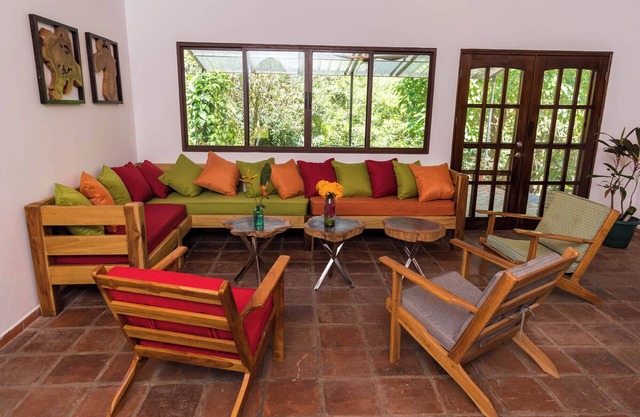 Wanakaset 2 bedrooms riverfront house w/ Private Garden & Shared Pool, 4 pax