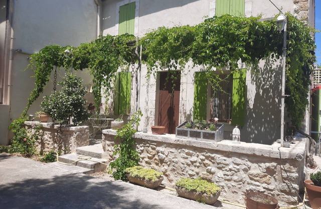 CASA FAMILIAR CÁLIDA Y CÓMODA cerca del FESTIVAL D'AVIGNON