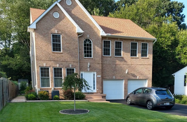Suburbio de Washington DC con bastante vecindario a solo un tiro de piedra de todo