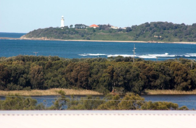 Water Views, Close to Beach & Lake - Relax! Cosy Fire, Pool Table Foosball Spa