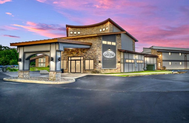 Waterbird Lakeside Inn