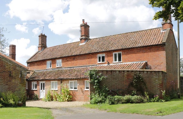 Cascada Cottage, SWANTON MORLEY