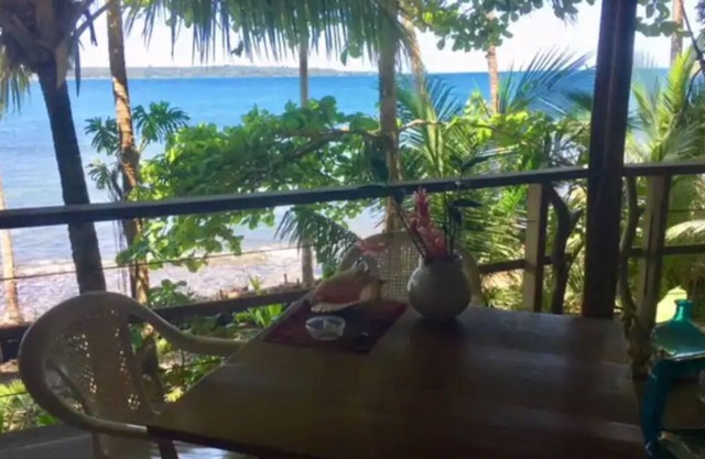 Waterfront 2-bedroom house in delightful Bastimentos Island with WiFi