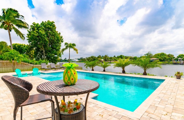 Frente al mar, 3 bd, 2 baños, piscina, capacidad para 10 personas