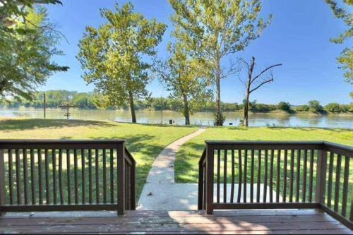 Waterfront 3bd House with Sunset View and Fenced Yard