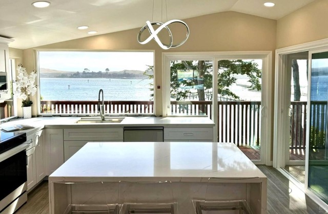 Waterfront 3bed and 2bath home with panoramic ocean views