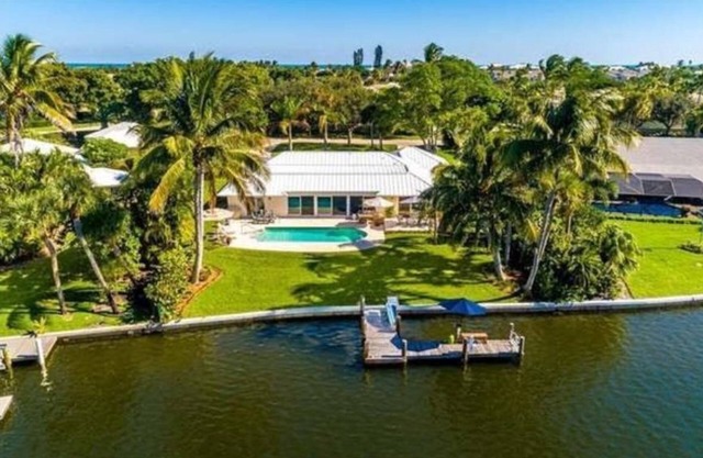 Exquisita cabaña frente al río en Vero Beach, Florida.