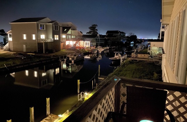 WATERFRONT! Bring Your Own Boat! Fits Large Families (2 Living Rooms, Sleeps 14)