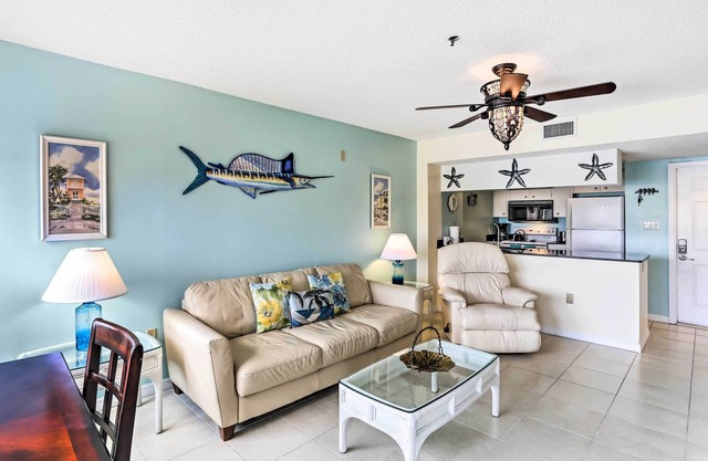 ¡NUEVO! Condominio frente al mar en Punta Gorda con piscina y puerto deportivo