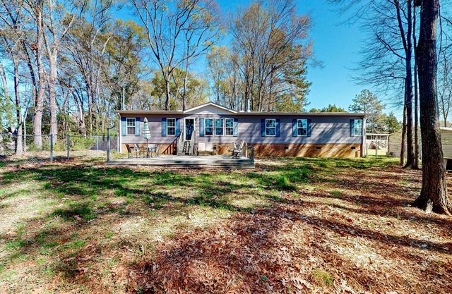 Waterfront, dog-friendly home on Lake Murray with dock, kayaks & firepit
