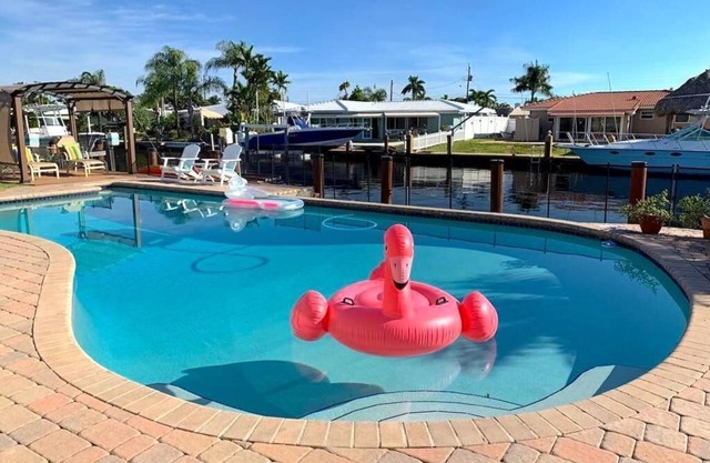 Casa frente al mar, gran piscina climatizada, a 5 min. de la playa, familiar