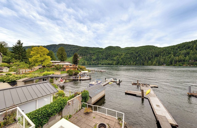 Waterfront Home on Lake Samish w/ Hot Tub & Dock!