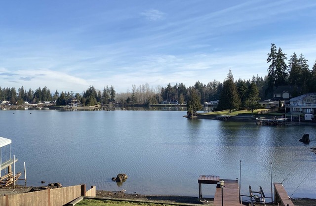 Waterfront House on Lake Tapps - Direct Lake Access