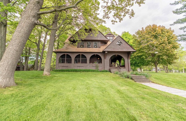 Waterfront Island Retreat on Round Island w/ dock