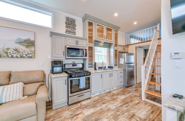 Waterfront Lake Norman Cabin w/ Screened Porch!