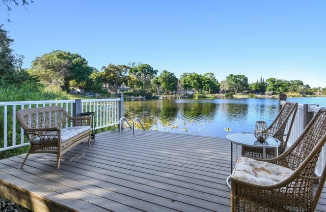 Waterfront Pet Friendly Guest Suite with Lake Access
