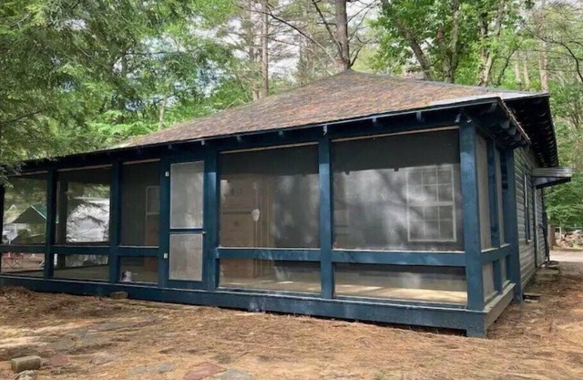 Waterfront Willow Cabin near Lake George, Saratoga