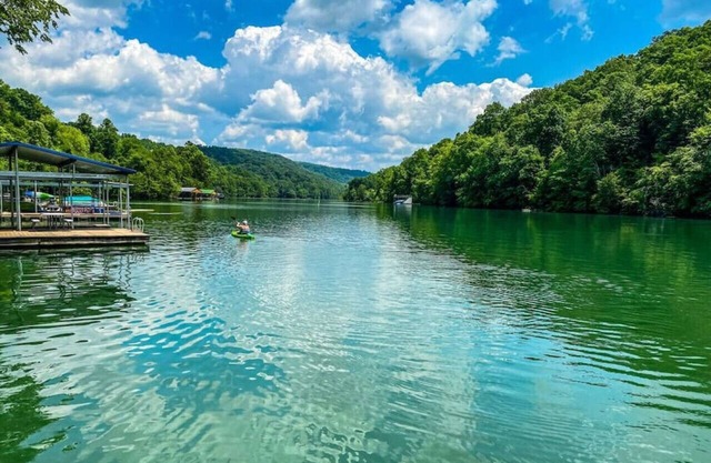 Waters Edge Lakefront w/ Kayaks, Fire Pit and Dock