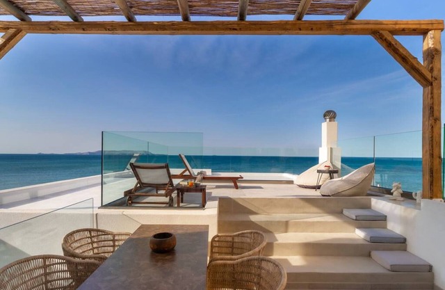 Wave an Idyllic Seafront Suite