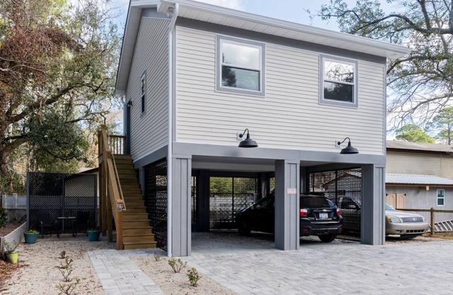 Welcome to charming Old Town Loft, a delightful vacation rental property nestled in the heart of historic Bluffton, SC