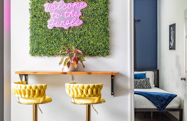 Welcome to the Jungle! 4bd Suite in East! 8 min ->DT!