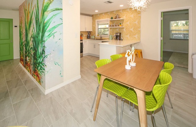 Welcome to the Pineapple Pup Bungalow in Port Richey!