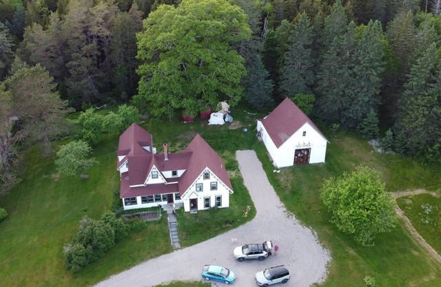 Welcome to The Rumill house with spectacular views, WiFi and the ocean near by.