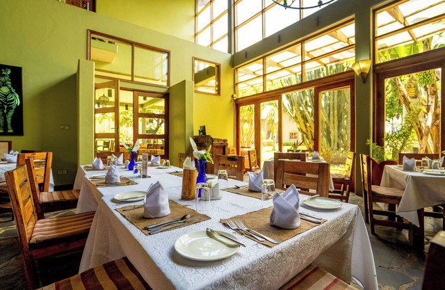Weru Weru River Lodge