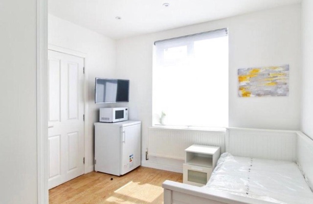 West Acton Studio Flat