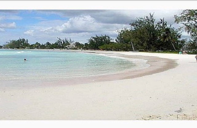 Apartamento en la costa oeste cerca de la playa y del puerto deportivo. Debajo de la encantadora casa familiar