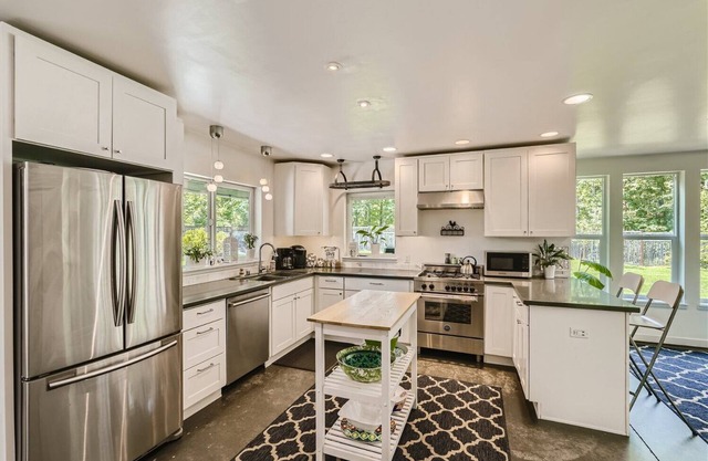 West Seattle Farmhouse w/ large private yard!