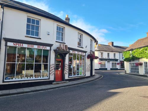 West Street Views #2 - Prime Location & Home office